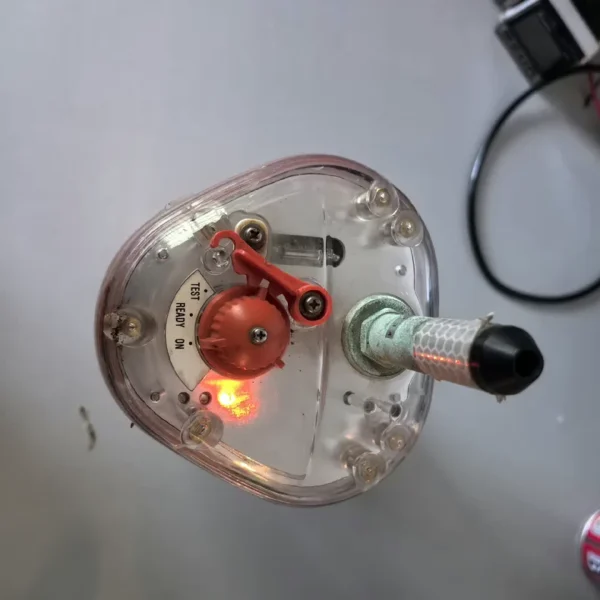 Satellite Emergency Radio Beacon JRC Japan Imported Marine Rescue Beacon JRC Satellite EPIRB JQE-103 Marine Radio Position Indicator. It works normally with lights flashing; other parts do not move. Selling cheaply. Second-hand item, no return or exchange after sale.