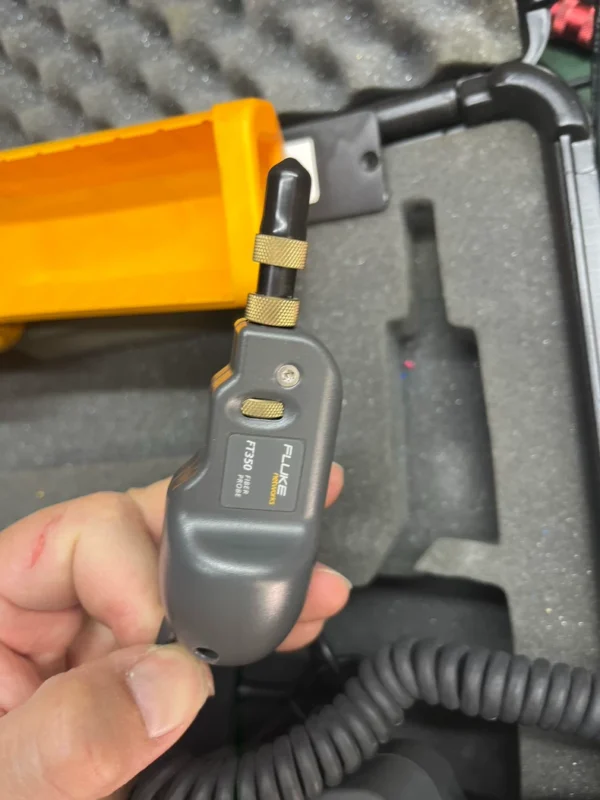 FLUKE fiber optic tester, battery a...