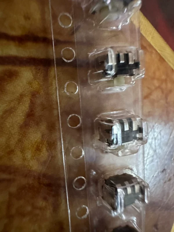 Light touch switch SKRTLAE010: There is only one tray of 1700 pieces, packed for 260 yuan.