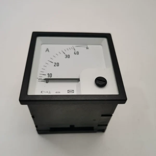 EQ72-X 5/10A 42/13 1200012010C Brand new original DEIF ammeter 40/5A, no packaging, unused, one in stock