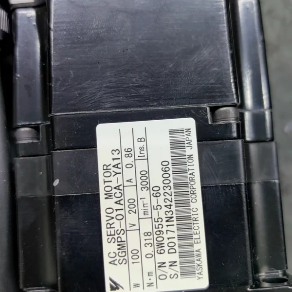 SGMPS-01ACA-YR13 Yaskawa servo motor in stock, in 95% new condition, fully functional, with quality guarantee, inquiries welcome.