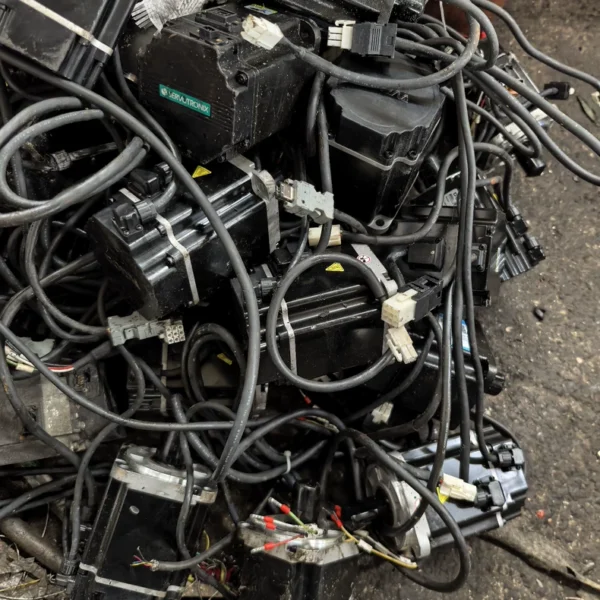 DORMA servo motor model DM1M-08A8018S-W1300, 750W high power, 220V voltage, 3000 RPM rated speed. It was disassembled, brand new and unused but has slight collisions due to messy storage. The wire is over one meter long. It is a brand new product that has not been installed on the machine. There are traces of use on the appearance, but the function is intact. Actual product photos are taken, and inspection is supported. Local self-pickup is available, and