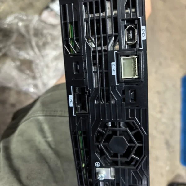 Omron servo driver R88D-1SN08H-ECT, 750W high power, three-phase 200-240V AC input, with EtherCAT interface. Used and disassembled, the appearance is as shown in the picture, and the function is normal and guaranteed. All interfaces are complete, testing is supported, local self-pickup is available, and