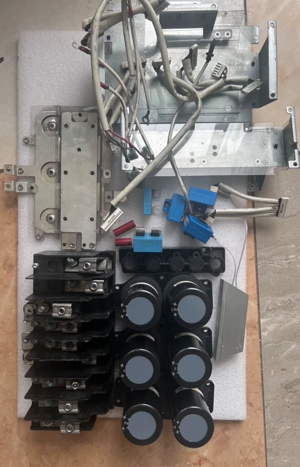 Main terminal blocks and busbars of ABB frequency converter ACS880 series, removed from ABB frequency converter ACS880-01-105A-3, 55KW (other accessories in the last picture), real object photos, good function, good condition, friends in need please consult and place an order (3-0)
