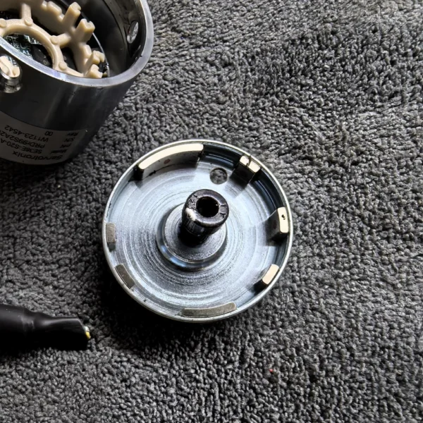 Schneider encoder SE36E-S20-A-2-00, almost brand new, actual item photographed. Part number PRDr99S2A20z-01, SN W1123-4542. Fully functional, previously removed from equipment. Brand new, unused motors, quantity over a hundred, large quantity price is cheap. Please check details carefully before purchasing, no returns or exchanges for non-quality issues. Inspection is supported to ensure you buy with confidence.