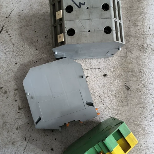 O1CN015LMb0Q2FQo4atG5PP_0-fleamarket.jpg_790x10000Q90.jpg_.webp TYP UKH150, PHOENIX terminal block, IEC60947-7-1, used, actual photos of condition, no damage. There are 5 left. 60 yuan each.