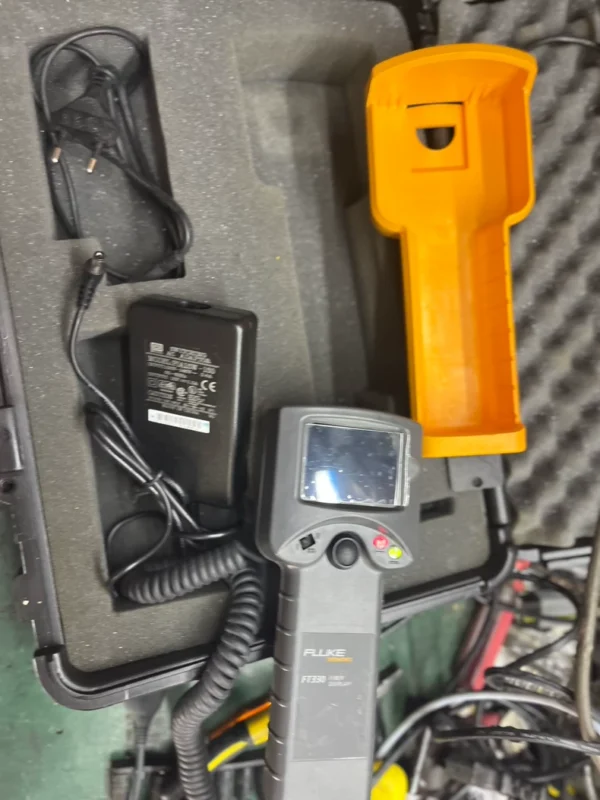 FLUKE fiber optic tester, battery a...