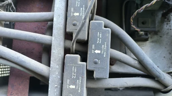 O1CN015vVM0n2FQo54yvecl_0-fleamarket.jpg_790x10000Q90.jpg_.webp HT200, TELCON current transformer, disassembled and well-packed, actual condition as shown in photos, a set of 3. Price negotiable!!