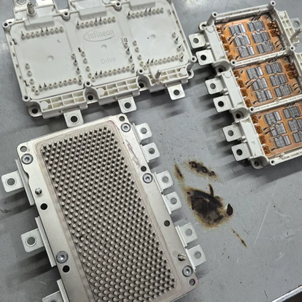 New energy module original factory disassembled genuine Infineon IGBT module, model FS820R08A6P2B, in new condition, fully functional, can be sold with the board. The marked price is the unit price; the price for dozens of units is cheaper. Bosses who need to wholesale, please contact.