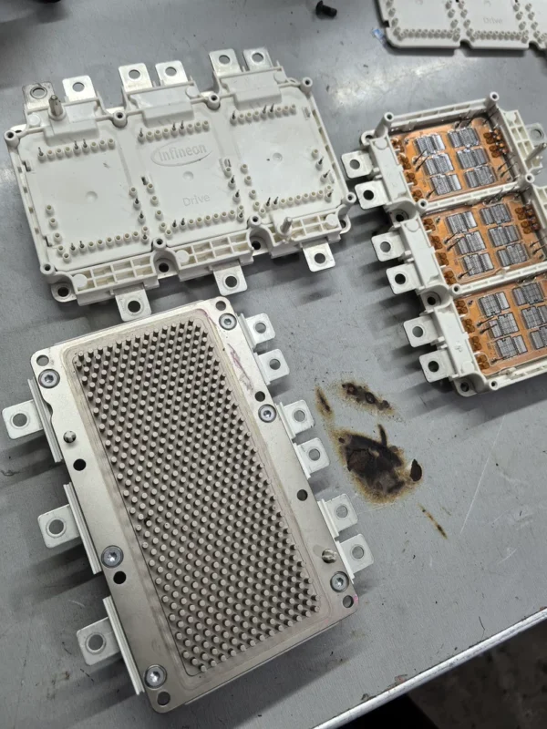 New energy module original factory disassembled genuine Infineon IGBT module, model FS820R08A6P2B, in new condition, fully functional, can be sold with the board. The marked price is the unit price; the price for dozens of units is cheaper. Bosses who need to wholesale, please contact.