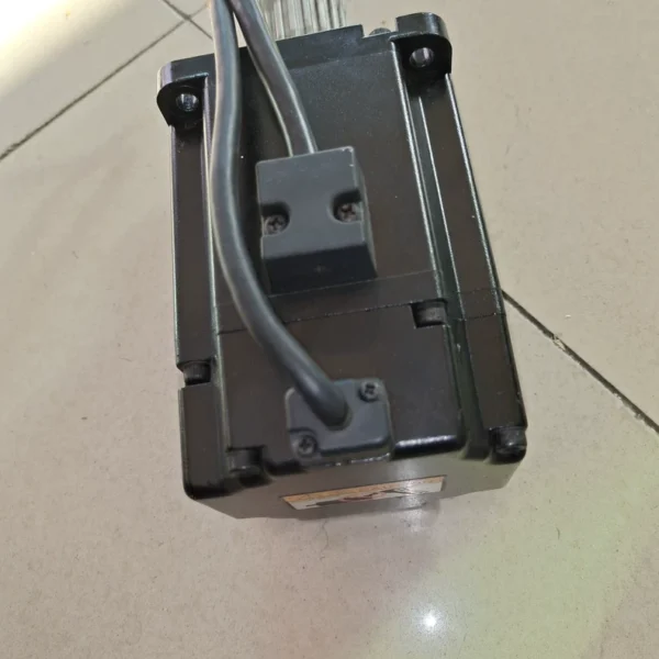 Schneider servo motor original genuine product BCH0801012A1C in stock for price negotiation.