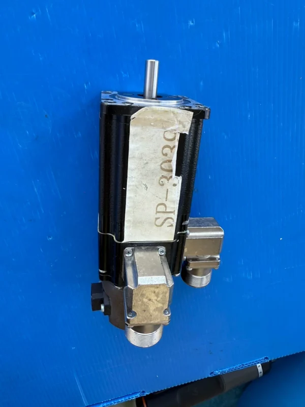 Schneider servo motor BRS368w131FCA disassembled, real photos. Can directly use Germany BERGER LAHR VRDM3910/50LWCEB motor disassembled goods, real shooting, condition as shown,