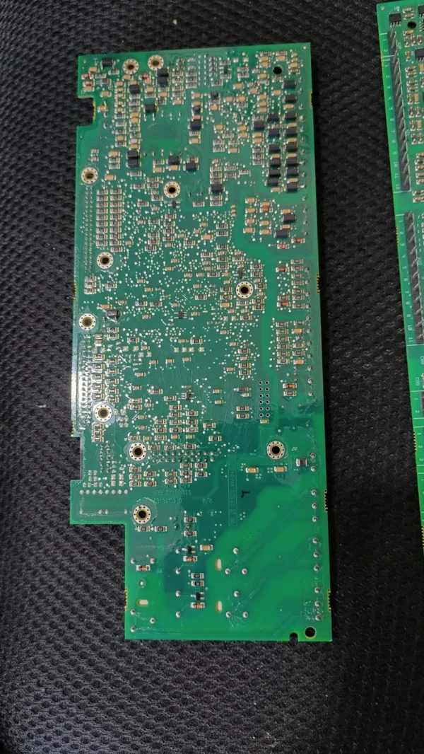 RMIO-11C, ABB800 inverter mainboard, used (from disassembled machine), guaranteed working, actual condition as pictured: 8/9 new. 2 pieces remaining. Welcome to purchase in bulk. Price negotiable, price negotiable.