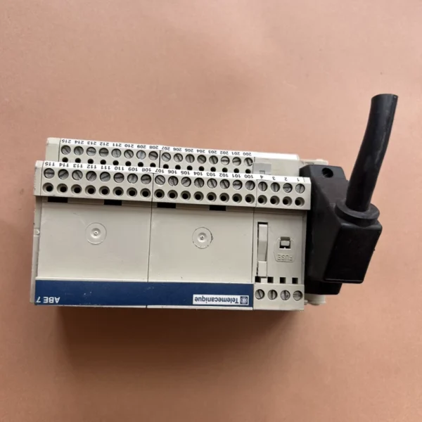 Schneider Telemecanique ABE7-CPA02 module disassembled, real object photographed, function guaranteed, appearance as shown in the pictures, in stock and. Friends in need, please consult and place an order. Once sold, no returns or exchanges (8-1)