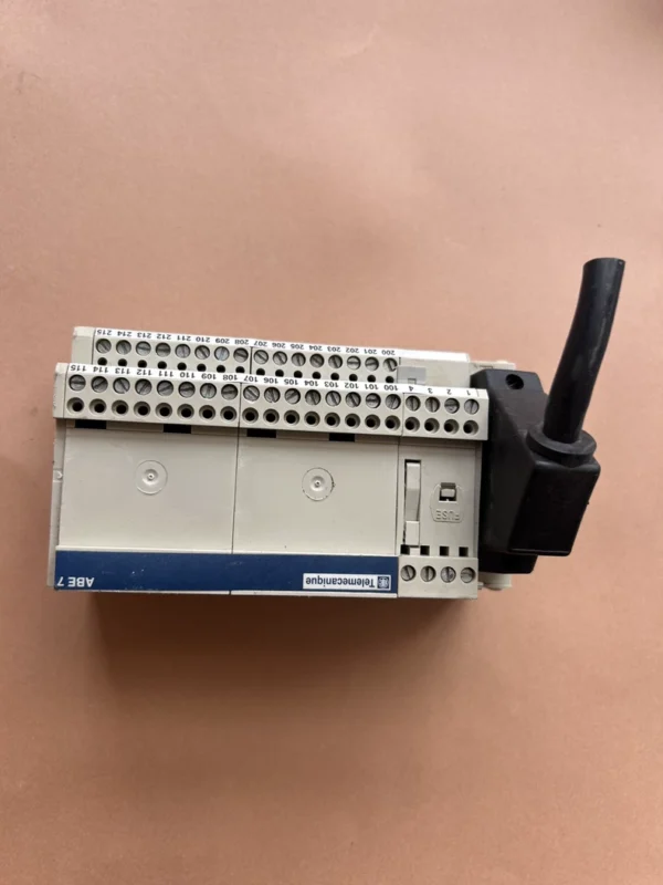 Schneider Telemecanique ABE7-CPA02 module disassembled, real object photographed, function guaranteed, appearance as shown in the pictures, in stock and. Friends in need, please consult and place an order. Once sold, no returns or exchanges (8-1)