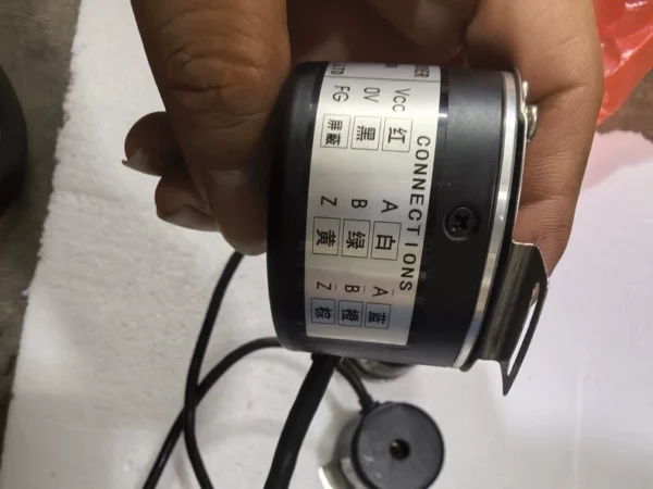 O1CN01BpC4zj1gif3UQQ5Xt_4611686018427385552-0-fleamarket.jpg_790x10000Q90.jpg_.webp Jielong rotary encoder model JL-50-BKXZ-5000CF-05L-0.35M, DC5V power supply, fully functional, real photo taken. As shown in the picture, three are sold together. Large quantity price is cheaper. No return or exchange for non-quality issues. The marked price is unit price. Cheaper when purchased in bulk.