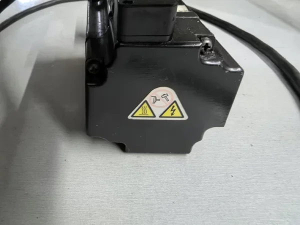 O1CN01DPewO21giezLzbY4T_4611686018427385552-53-fleamarket.heic_790x10000Q90.jpg_.webp Yaskawa servo motor SGMJV-02A3A61 200W motor condition as shown in the picture, received without disassembly or repair, guaranteed to work, interested bosses please contact.