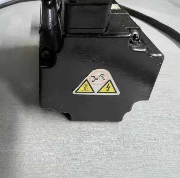 O1CN01DPewO21giezLzbY4T_4611686018427385552-53-fleamarket.heic_790x10000Q90.jpg_.webp Yaskawa servo motor SGMJV-02A3A61 200W motor condition as shown in the picture, received without disassembly or repair, guaranteed to work, interested bosses please contact.