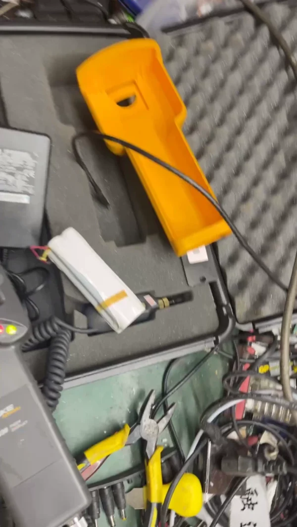 FLUKE fiber optic tester, battery a...