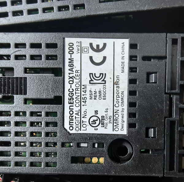 Omron E5GC-QX1A6M-000 digital controller disassembled parts, in average condition, with broken plastic on the terminal block, normal power on, no damage to the screen, plug-in test has been done. There are 18 in total, suitable for projects or parts dismantling. No returns or exchanges after sale. Friends who are interested are welcome to contact me for detailed discussion, and bulk sales are supported.