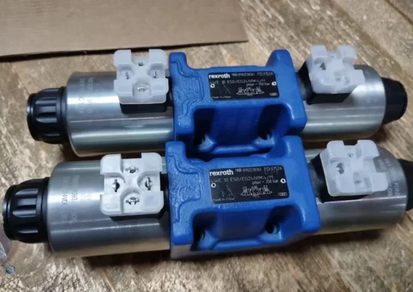 Rexroth original genuine solenoid valve, model 4WE10E50/EG24N9K4/M, working pressure 350bar, suitable for various hydraulic equipment, fully functional. Self-pickup available in the same city, free shipping for other cities, price negotiable, welcome to inquire.