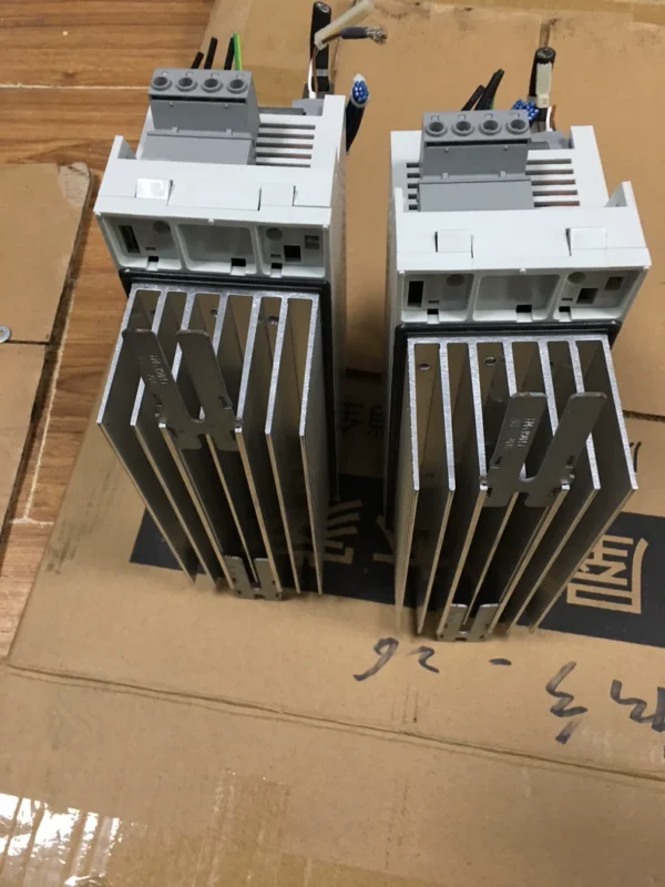 Physical picture of Lenze inverter ECSEM004C4B, fully functional.