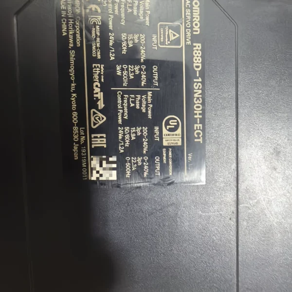 Omron servo driver R88D-1SN30H-ECT, original disassembled, condition as shown in the picture, fully functional. 3KW high power, 400V three-phase AC, supports EtherCAT communication. Actual product shooting, intact appearance, missing one row of terminals in the interface. Local self-pickup, free shipping for other areas, price negotiable, welcome to inquire. Marked price is unit price.