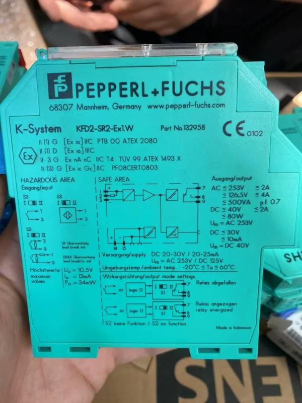 11 used Pepperl+Fuchs safety light curtains (3 with defective bases), 9 brand new and unopened, 5 small ones unopened, price negotiable. No returns or exchanges after sale.