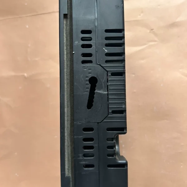 Allen-Bradley Rockwell touch screen 2711C-T6C, disassembled, actual photo taken, outer screen damaged, power-on (actual photo taken when powered on), sold as-is, no returns or exchanges. If interested, click "I want" to chat with me privately.