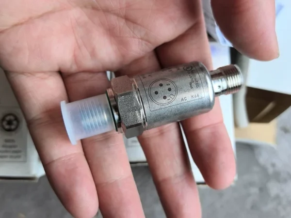 PT3540 IFM pressure sensor analog PT3540 quantity 5 unit price 680 yuan physical picture Zoomlion pump truck, XGMA, XCMG, Longgong vehicle pressure sensor only last one left need to take directly