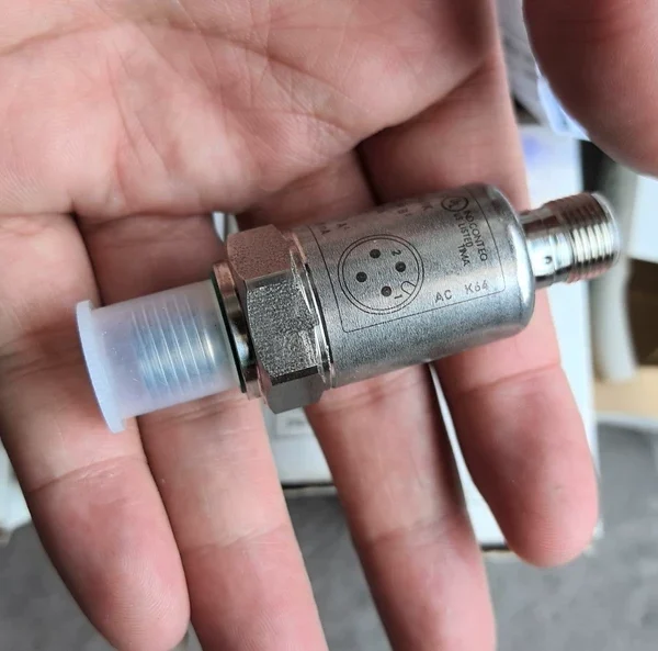 PT3540 IFM pressure sensor analog PT3540 quantity 5 unit price 680 yuan physical picture Zoomlion pump truck, XGMA, XCMG, Longgong vehicle pressure sensor only last one left need to take directly