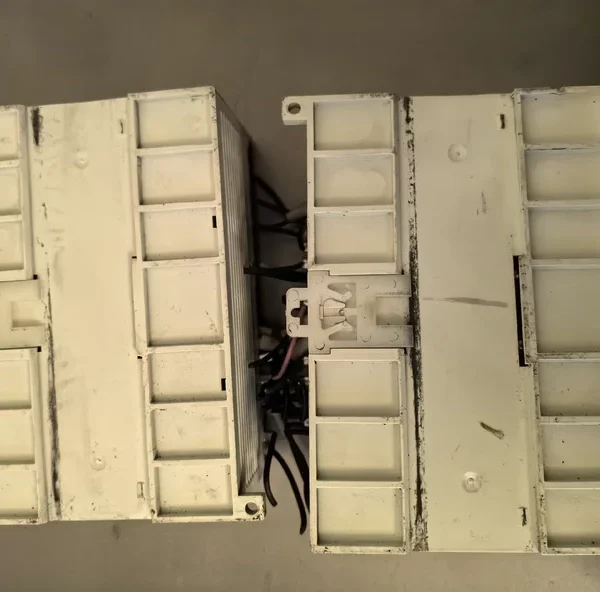 Xinjie PLC Model KYE2–H-40T-E, two units packed together. All pictures are real shots. Unable to test, not guaranteed to be good or bad. Please check carefully before purchasing. Selling cheaply.
