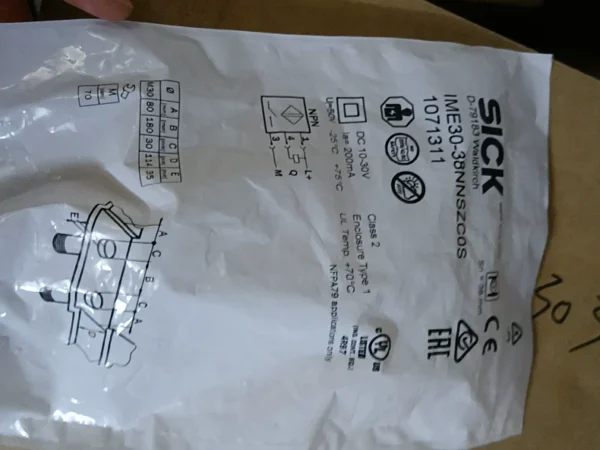 Brand new German SICK proximity switch IME30-38NNSZCOS, original genuine product with packaging, order number 1071311, remaining quantity 1, need to contact!