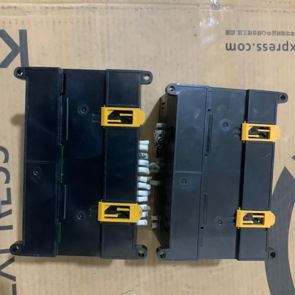 O1CN01M7X4my2Dnab2j4iBb_4611686018427382974-0-fleamarket.jpg_790x10000Q90.jpg_.webp CP1H-X40DT-D-SCCP1H-X40DT-D Version 1.3 Price Unit Price Actual Picture Taken Fully Functional Used Disassembled Product