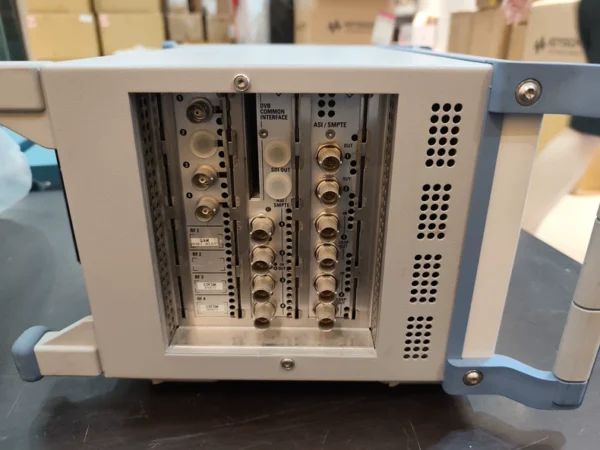 Rohde & Schwarz DVM400 Digital Video Tester from Germany, supporting DVB/S/S2 RF input with ASI/SDI interfaces. The device is in good condition, functions normally, and has been tested. It supports multi-program transport stream monitoring, and can analyze TS streams, PCR jitter, SI tables, etc. Price is negotiable, welcome to private message for details.