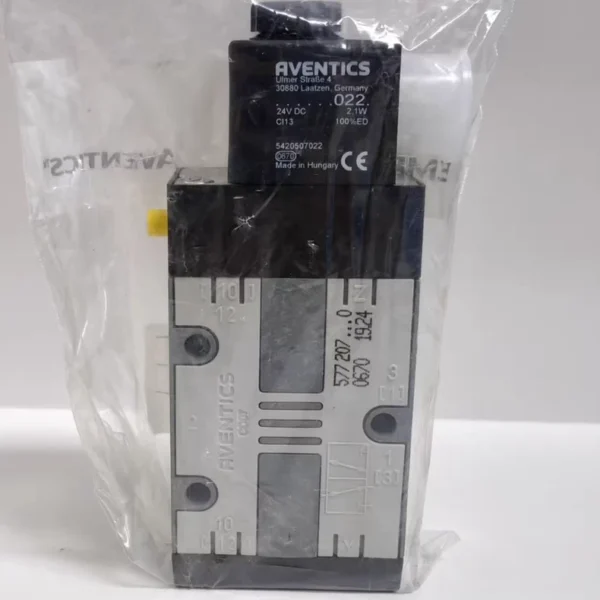 5772070220 AVENTICS model is a two-position three-way directional control valve, which belongs to the pneumatic valve system components. Brand new original genuine product with high cost performance. Feel free to contact me