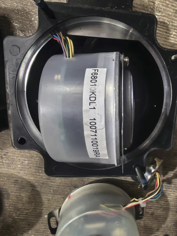 Sanyo encoder F68010KDL1, used disassembled, fully functional, actual photos. Model: F68010KDL1 0307290095RA. Cable is complete, can be directly installed and used. Multiple quantities available. Friends in need contact me, price negotiable, guaranteed good condition before shipping.
