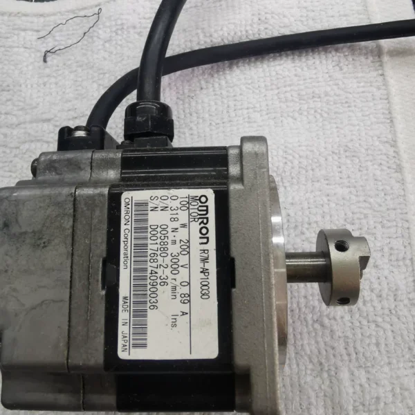 R7M-AP10030 Omron servo motor, used and disassembled, in stock.