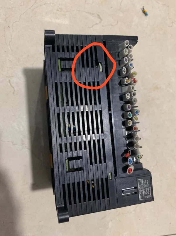 The side of CP1H-X40DT-D-SC is slightly damaged. Please refer to the actual product pictures. All have been sold out. The remaining one CP1H-X40DT-D is priced. Unit price. Actual product pictures taken. Functions are guaranteed to be good. Used disassembled item, version 1.3.