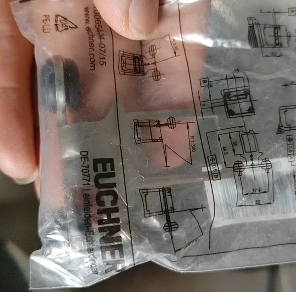 091865 STM1N-222B024-M sensor brand new original genuine German Euchner unit price 650 yuan key BETAETIGER-S-WQ-SN 095740 unit price 75 yuan