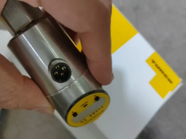 New German TURCK pressure switch PS400R-401-LI2UPN8X-H1141, order number 6832109, unit price 1200 yuan