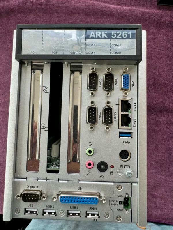 Advantech industrial computer ARK 5261, image condition, quality not guaranteed, no returns or exchanges, untested. If interested, click "I want" to chat with me privately.