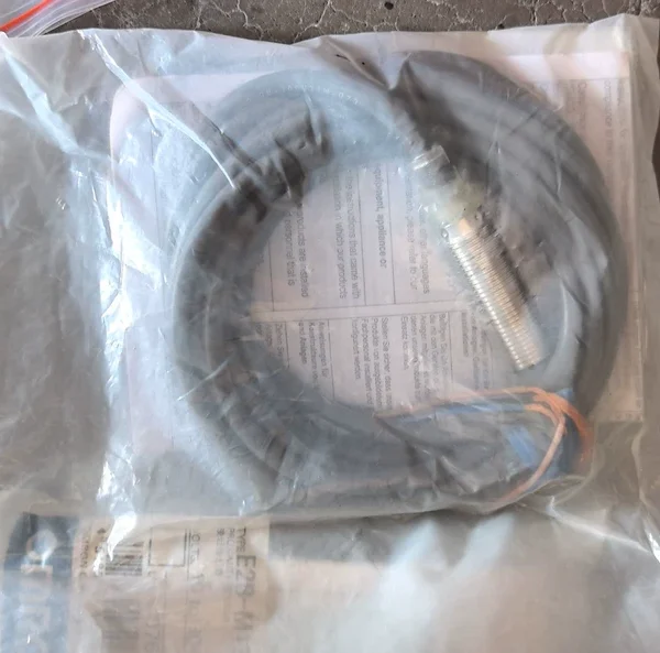 Omron E2B-M12KS02-WZ-C2 brand new original genuine products, quantity 2, unit price 45 yuan