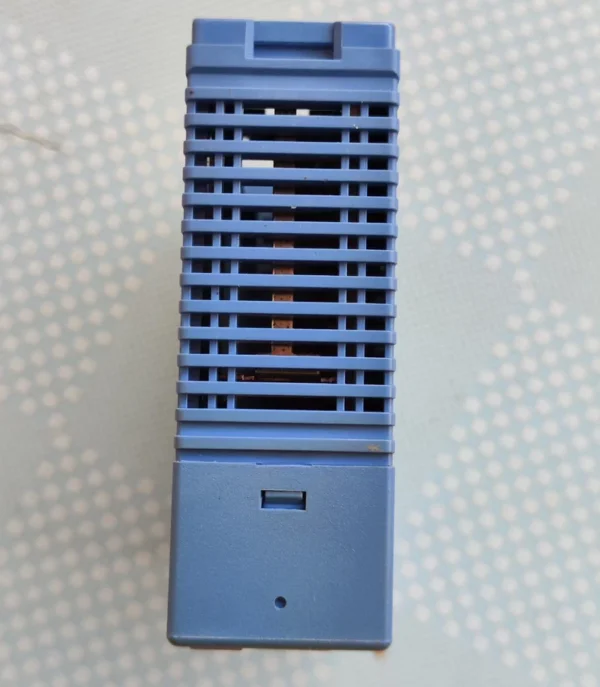 The case of the F3XP02-0H Yokogawa module is partially yellowed, but there is no damage and the functions are intact. It is an original disassembled part, available in stock, and sold at a low price.