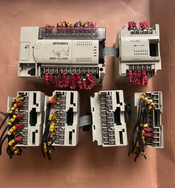 Mitsubishi PLC module, model FXON-16EX, disassembled, actual item photographed, functions fully guaranteed, slight usage traces on the appearance. Friends in need can contact me for details. There are also other models available with package discounts (L725)
