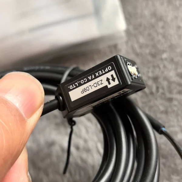 Brand new original OPTEX photoelectric switch Z3D-L09P. Genuine product guaranteed. Quantity: 3 pieces. Actual product photos. Brand new original: 100 yuan each. Unpackaged: 50 yuan each (with scratches, never used).