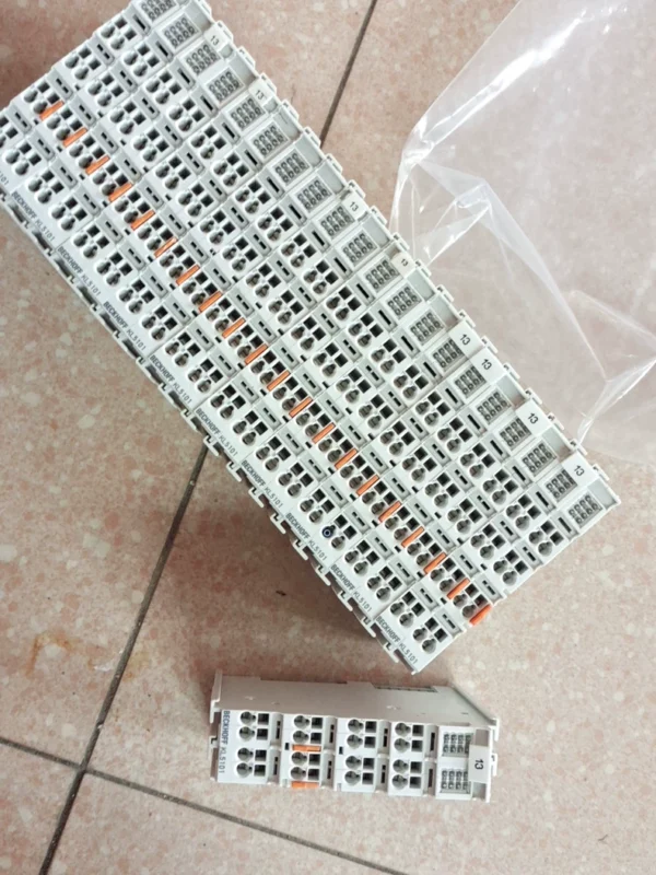 KL2542 for negotiable price. Discount for bundle purchase. If interested, click "I want" to chat with me privately.