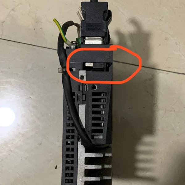 RS2A01A0KA4W00 price, actual product images, fully functional. There is damage in the circled area, which does not affect use. No returns or exchanges except for functional issues.