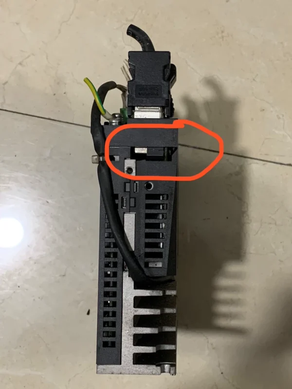 RS2A01A0KA4W00 price, actual product images, fully functional. There is damage in the circled area, which does not affect use. No returns or exchanges except for functional issues.