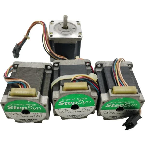103H6704-0442 103H6704-0440 Japan SANYO DENKI stepper motor, DC2A voltage, 1.8 degrees per step, original disassembled, good condition, fully functional
